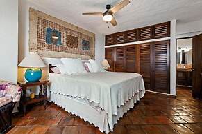 Ocean View 2Br Condo-balcony-beach-pool - 303