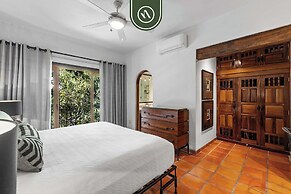 Stylish 2 BR Condo in Romantic Zone - Rooftop Pool