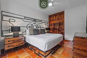 Stylish 2 BR Condo in Romantic Zone - Rooftop Pool