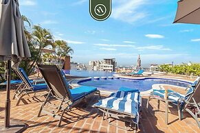 Stylish 2 BR Condo in Romantic Zone - Rooftop Pool
