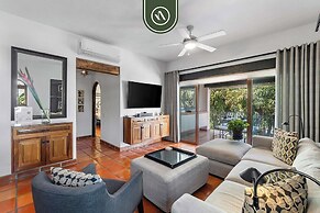 Stylish 2 BR Condo in Romantic Zone - Rooftop Pool