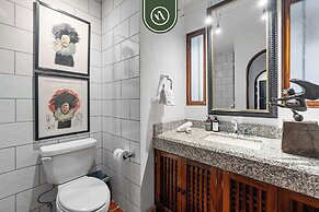 Stylish 2 BR Condo in Romantic Zone - Rooftop Pool