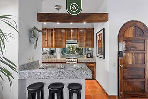 Stylish 2 BR Condo in Romantic Zone - Rooftop Pool