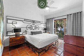 Stylish 2 BR Condo in Romantic Zone - Rooftop Pool