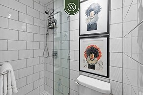 Stylish 2 BR Condo in Romantic Zone - Rooftop Pool