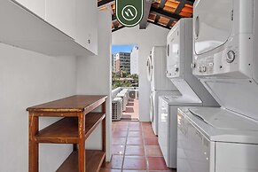 Stylish 2 BR Condo in Romantic Zone - Rooftop Pool