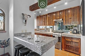 Stylish 2 BR Condo in Romantic Zone - Rooftop Pool