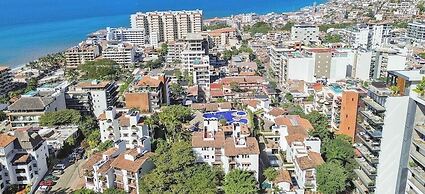 Stylish 2 BR Condo in Romantic Zone - Rooftop Pool