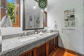 Stylish 2 BR Condo in Romantic Zone - Rooftop Pool