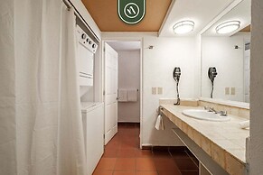 Amazing 1 BR Condo - Partial Oceanview - Pool
