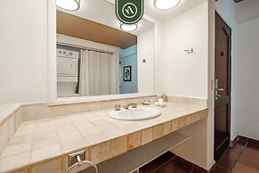 Amazing 1 BR Condo - Partial Oceanview - Pool