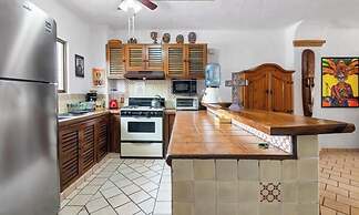 Ocean View 2Br Condo-balcony-beach-pool - 902