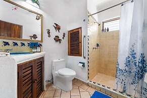Ocean View 2Br Condo-balcony-beach-pool - 902