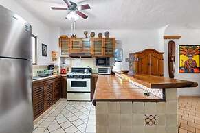 Ocean View 2Br Condo-balcony-beach-pool - 902