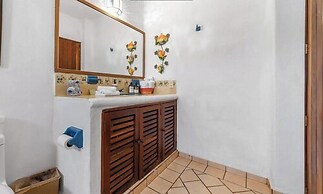 Ocean View 2Br Condo-balcony-beach-pool - 902