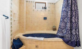 Ocean View 2Br Condo-balcony-beach-pool - 902