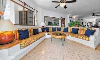 Ocean View 2Br Condo-balcony-beach-pool - 902
