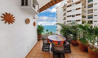 Ocean View 2Br Condo-balcony-beach-pool - 902