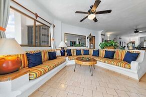 Ocean View 2Br Condo-balcony-beach-pool - 902