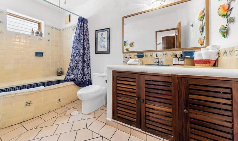 Ocean View 2Br Condo-balcony-beach-pool - 902