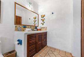 Ocean View 2Br Condo-balcony-beach-pool - 902