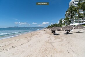 Beachfront 2BR Condo - Pool - Blue Flag Beach