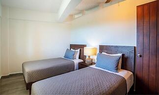 Beachfront 2BR Condo - Pool - Blue Flag Beach