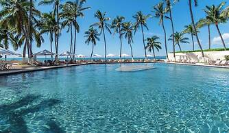 Beachfront 2BR Condo - Pool - Blue Flag Beach