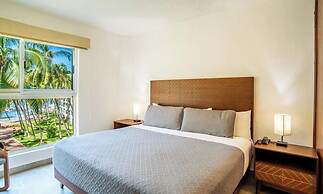 Beachfront 2BR Condo - Pool - Blue Flag Beach