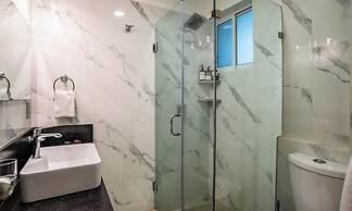 Beachfront 2BR Condo - Pool - Blue Flag Beach
