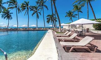 Beachfront 2BR Condo - Pool - Blue Flag Beach