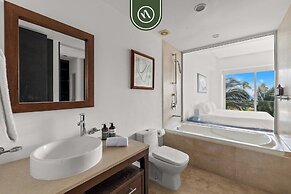 Beachfront 1 BR Condo With Multiple Pools - Gym