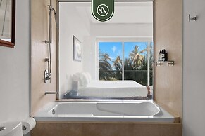 Beachfront 1 BR Condo With Multiple Pools - Gym