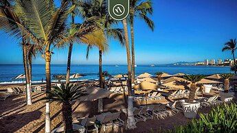 Beachfront 1 BR Condo With Multiple Pools - Gym