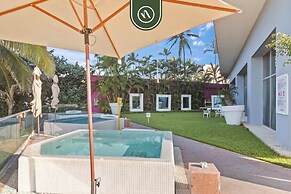 Beachfront 1 BR Condo With Multiple Pools - Gym