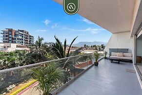 Beachfront 1 BR Condo With Multiple Pools - Gym