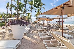 Beachfront 1 BR Condo With Multiple Pools - Gym