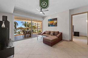 Oceanfront 2 BR Condo - Beach - Restaurant - Gym