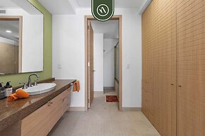 Oceanfront 2 BR Condo - Beach - Restaurant - Gym