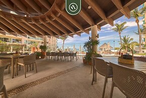 Oceanfront 2 BR Condo - Beach - Restaurant - Gym