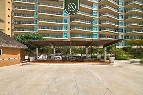 Oceanfront 2 BR Condo - Beach - Restaurant - Gym