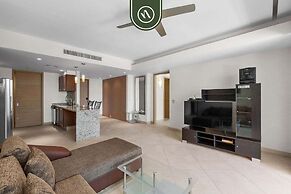 Oceanfront 2 BR Condo - Beach - Restaurant - Gym