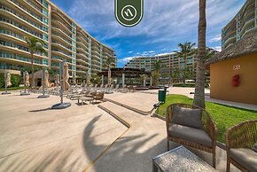Oceanfront 2 BR Condo - Beach - Restaurant - Gym