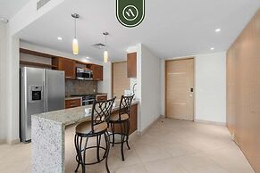 Oceanfront 2 BR Condo - Beach - Restaurant - Gym