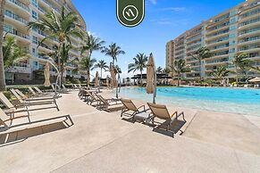 Oceanfront 2 BR Condo - Beach - Restaurant - Gym