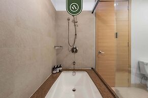 Oceanfront 2 BR Condo - Beach - Restaurant - Gym