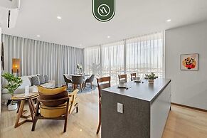 Corner 2 BR Condo - Rooftop Pool With Oceanview