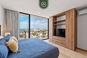 Corner 2 BR Condo - Rooftop Pool With Oceanview