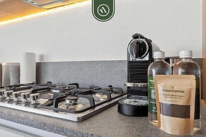 Corner 2 BR Condo - Rooftop Pool With Oceanview