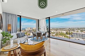 Corner 2 BR Condo - Rooftop Pool With Oceanview